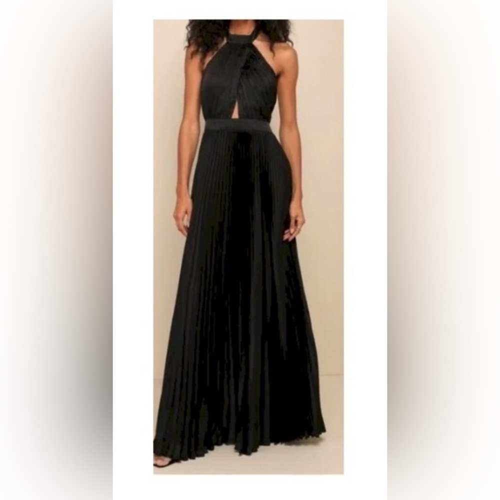 NWOT Lulus pleated halter neck cut out open back maxi dress silky long